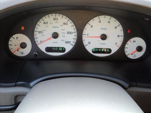 Chrysler Town and Country 2003 photo 3