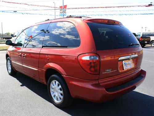 Chrysler Town and Country 2003 photo 1