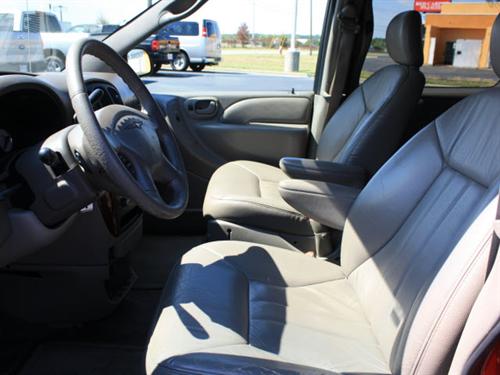 Chrysler Town and Country 2003 photo 3