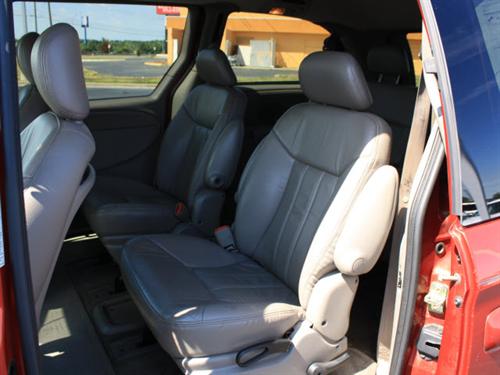 Chrysler Town and Country 2003 photo 4