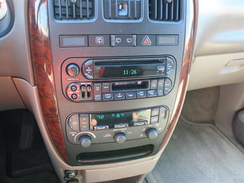 Chrysler Town and Country 2003 photo 5