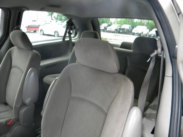 Chrysler Town and Country 2003 photo 3