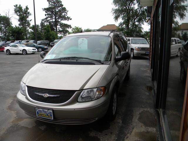 Chrysler Town and Country 2003 photo 4