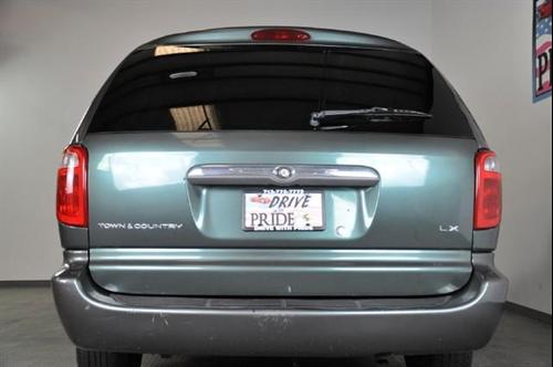 Chrysler Town and Country 2003 photo 5