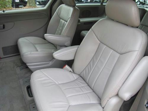 Chrysler Town and Country S Sedan Under FULL Factory Warranty Other