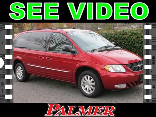 Chrysler Town and Country 2003 photo 2