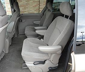 Chrysler Town and Country 2003 photo 1