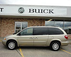 Chrysler Town and Country 2003 photo 3