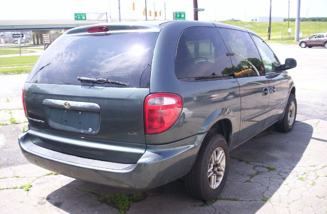Chrysler Town and Country 2003 photo 2