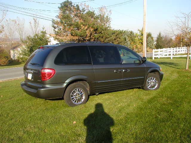 Chrysler Town and Country SLT 25 MiniVan