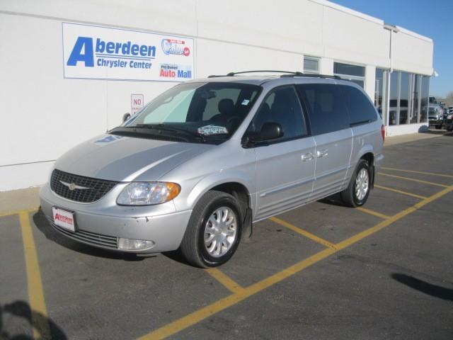 Chrysler Town and Country 2003 photo 1