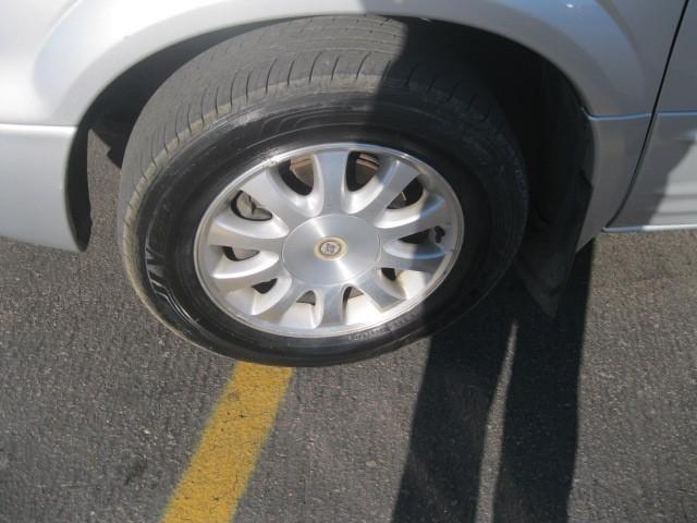 Chrysler Town and Country 2003 photo 3