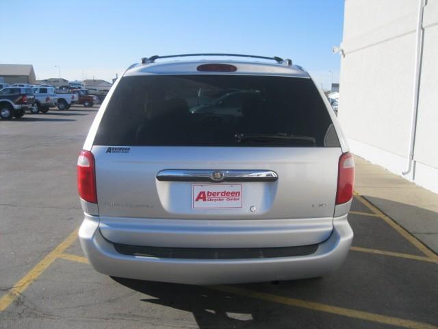 Chrysler Town and Country 2003 photo 5