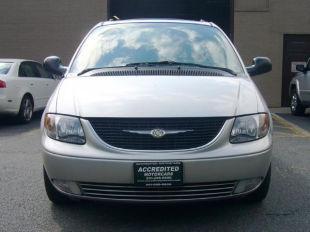 Chrysler Town and Country 2003 photo 1
