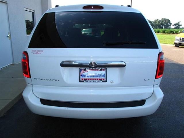 Chrysler Town and Country 2003 photo 5
