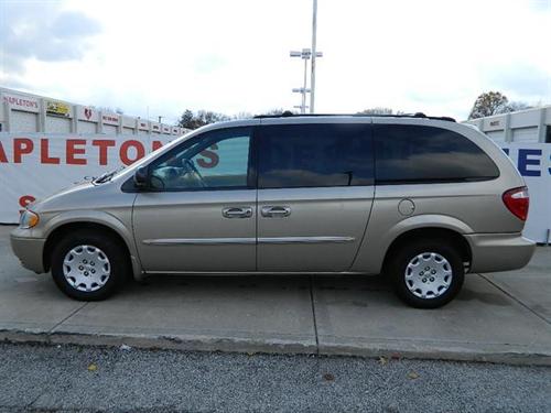 Chrysler Town and Country 2003 photo 3