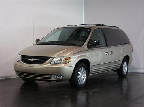Chrysler Town and Country 2003 photo 2