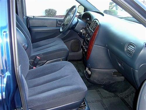 Chrysler Town and Country 2003 photo 3