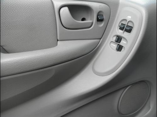 Chrysler Town and Country 2003 photo 1