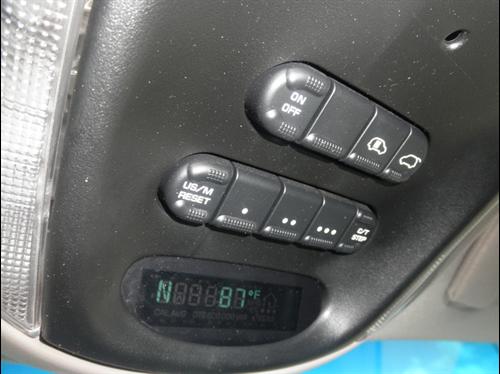 Chrysler Town and Country 2003 photo 2