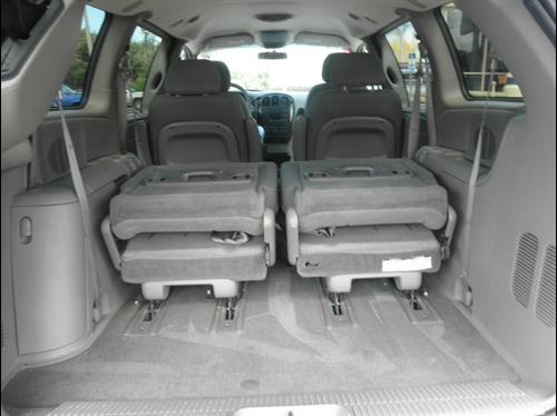 Chrysler Town and Country 2003 photo 3