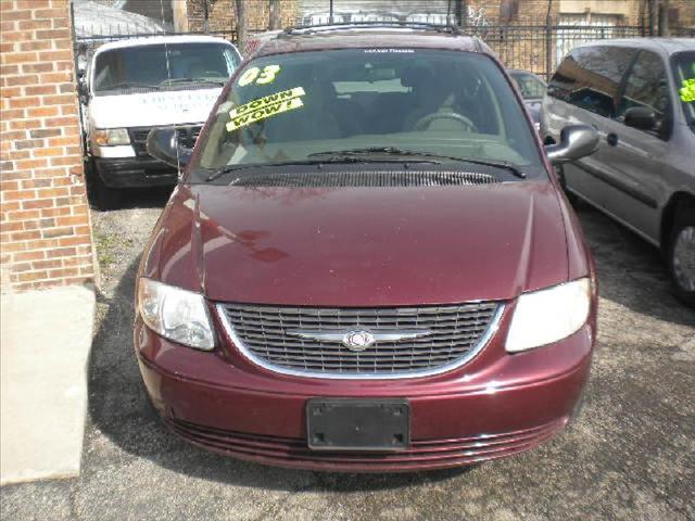 Chrysler Town and Country 2003 photo 1
