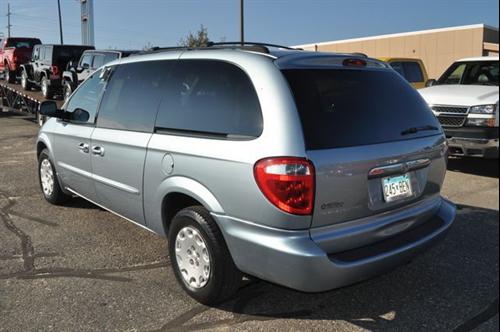 Chrysler Town and Country 2003 photo 2