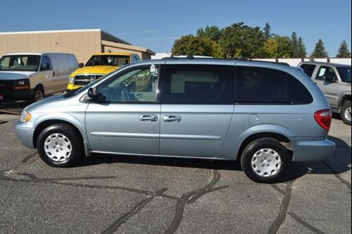Chrysler Town and Country 2003 photo 3