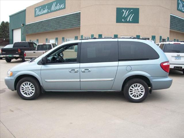 Chrysler Town and Country (value Line) MiniVan