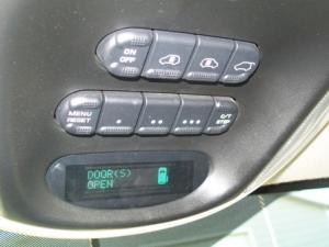 Chrysler Town and Country 2004 photo 4