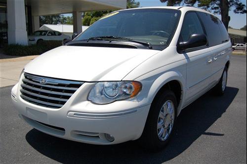 Chrysler Town and Country 2005 photo 5