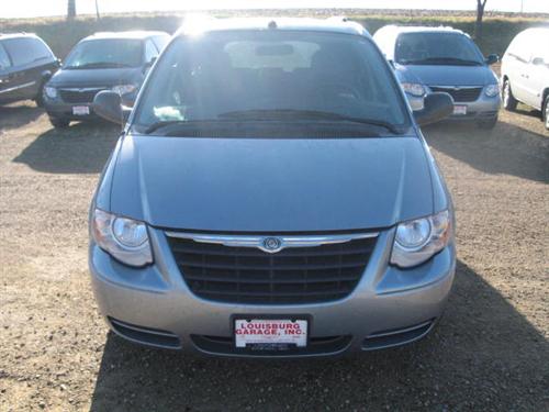 Chrysler Town and Country 2005 photo 1