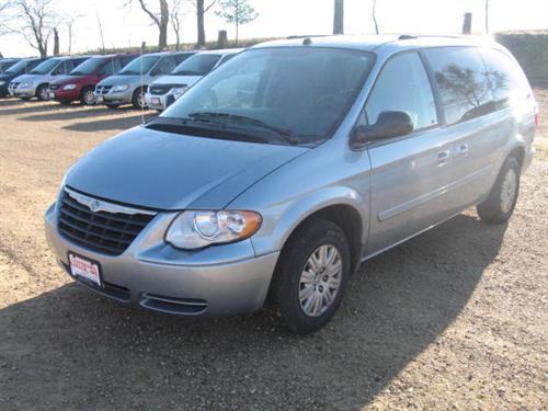 Chrysler Town and Country 2005 photo 3