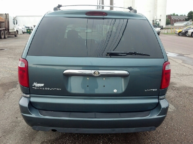 Chrysler Town & Country 2005 photo 0