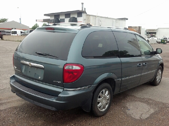 Chrysler Town & Country 2005 photo 1