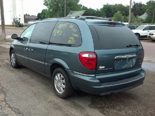 Chrysler Town & Country 2005 photo 2