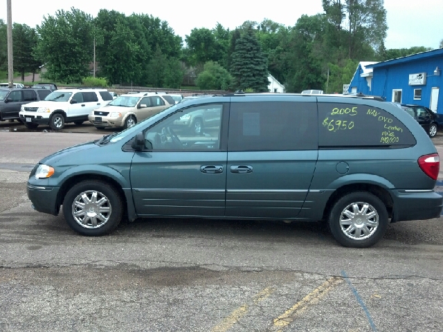 Chrysler Town & Country 2005 photo 3