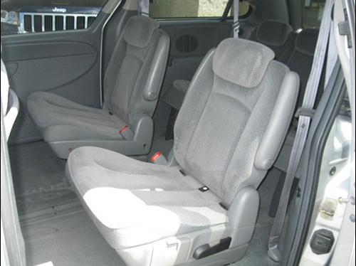 Chrysler Town and Country 2005 photo 4