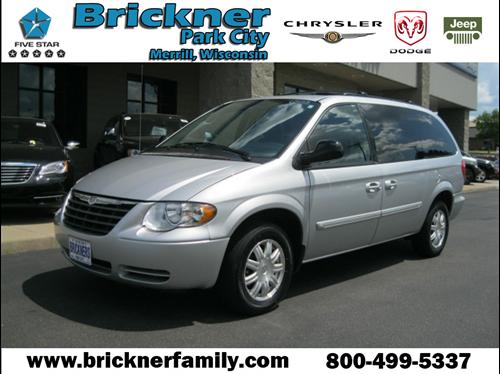 Chrysler Town and Country 2005 photo 5