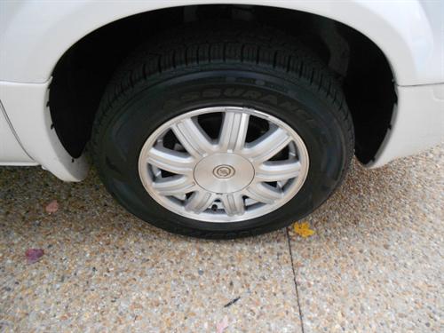 Chrysler Town and Country 2005 photo 4