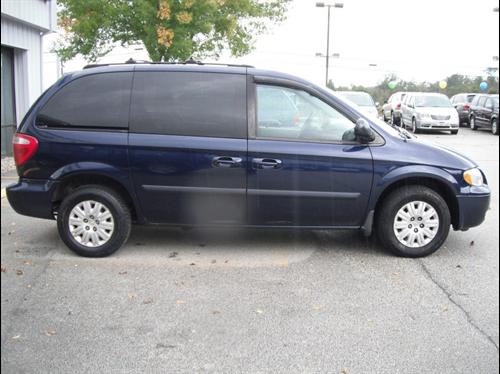 Chrysler Town and Country 2005 photo 5