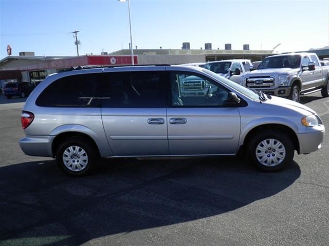 Chrysler Town and Country 2005 photo 3