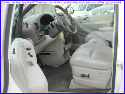 Chrysler Town and Country 2005 photo 4