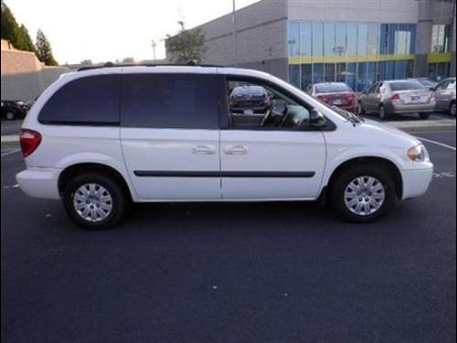Chrysler Town and Country 2005 photo 3