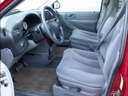 Chrysler Town and Country 2005 photo 1
