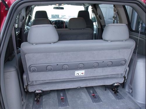 Chrysler Town and Country 2005 photo 3