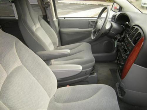 Chrysler Town and Country 2005 photo 1