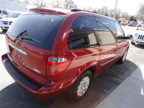 Chrysler Town and Country 2005 photo 1