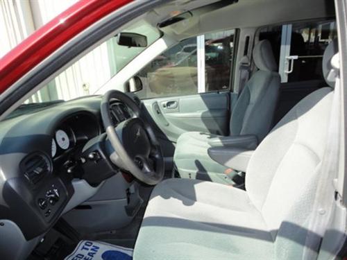 Chrysler Town and Country 2005 photo 3