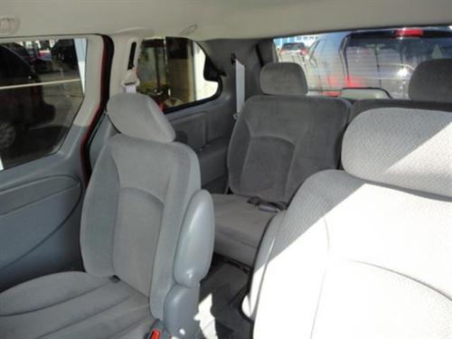 Chrysler Town and Country 2005 photo 4
